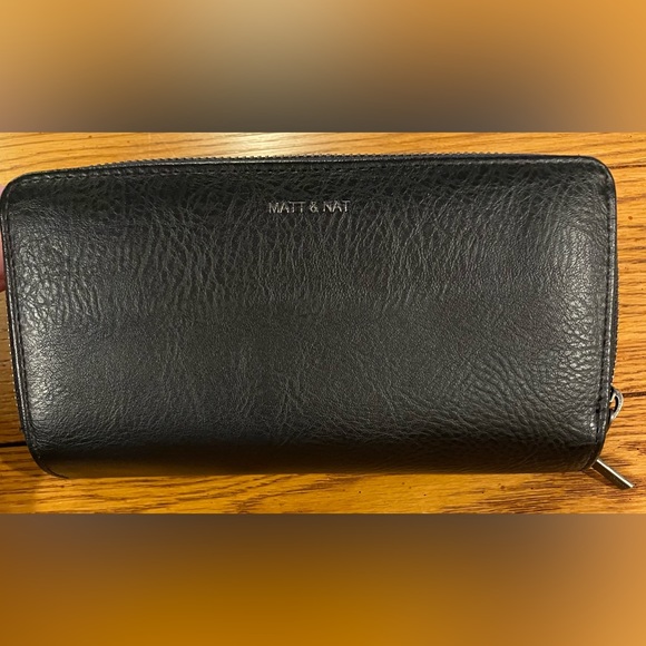 LIKE NEW-MATT & NAT Sublime Vegan Wallet Purity Wallet,black,double zip closure - Picture 2 of 6